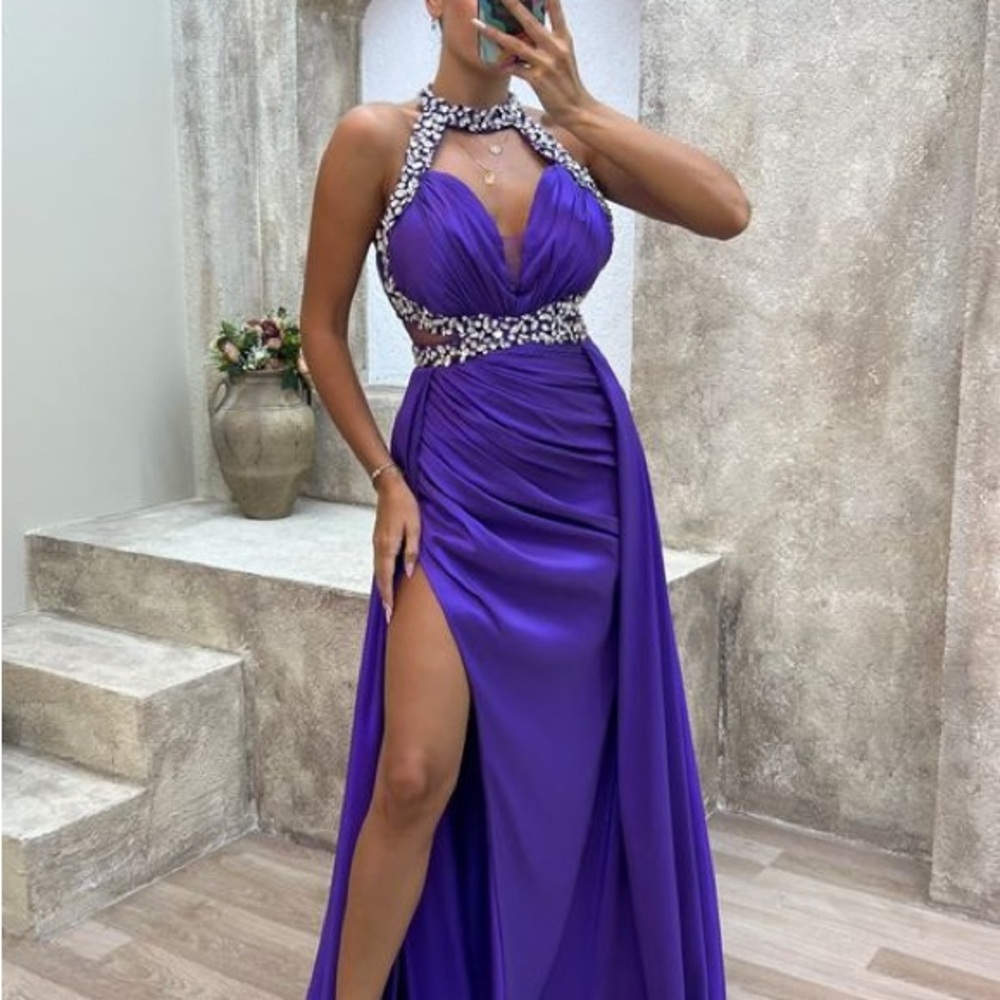 Never Worn Stunning Purple Evening Gown
